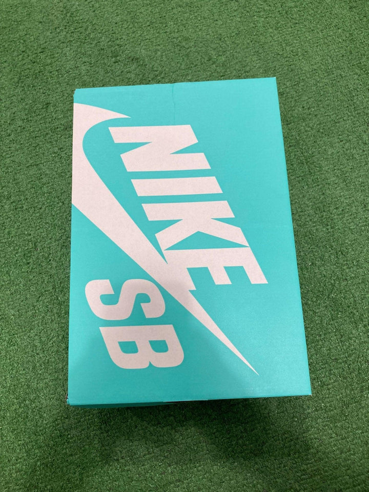 Nike SB Dunk Low Night of Mischief Halloween