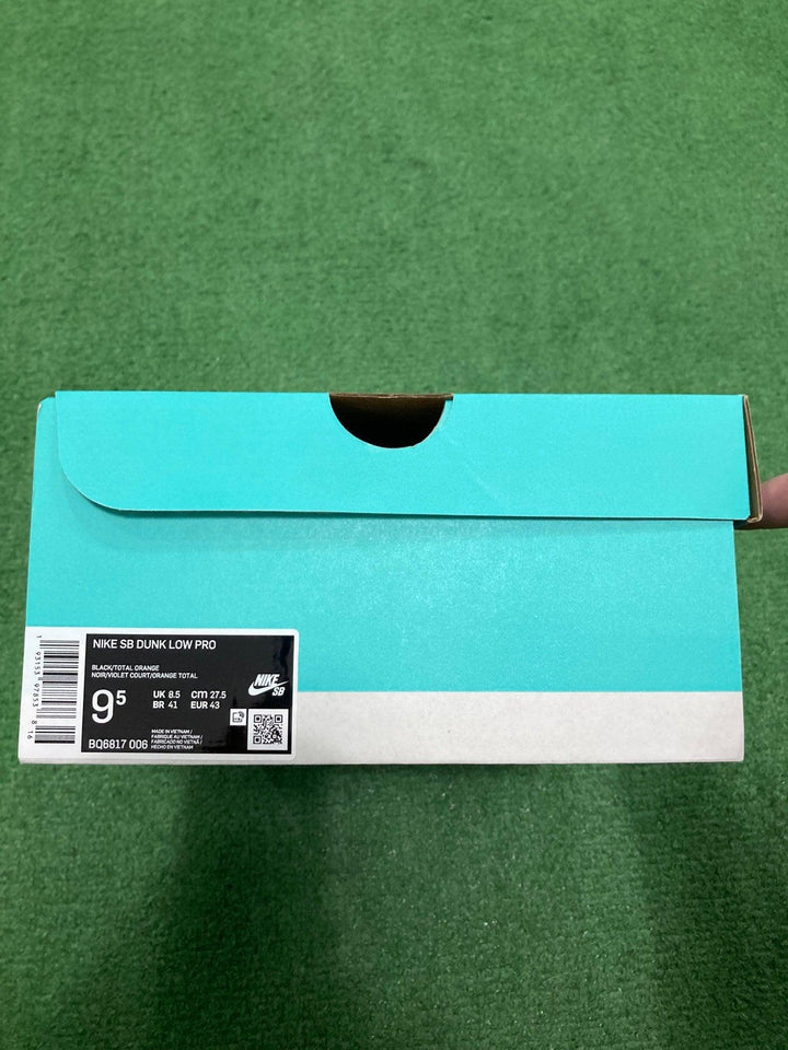 Nike SB Dunk Low Night of Mischief Halloween