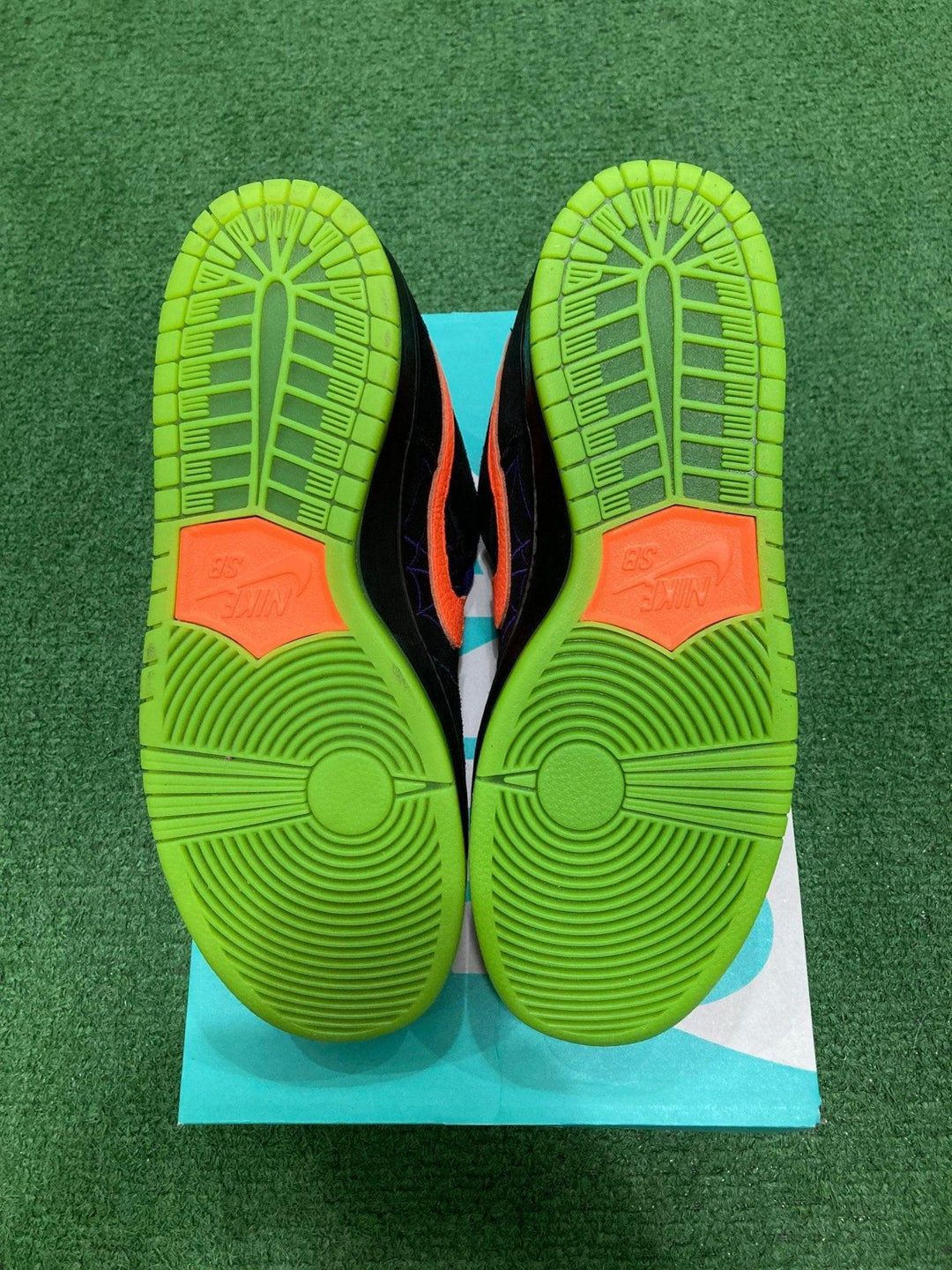 Nike SB Dunk Low Night of Mischief Halloween