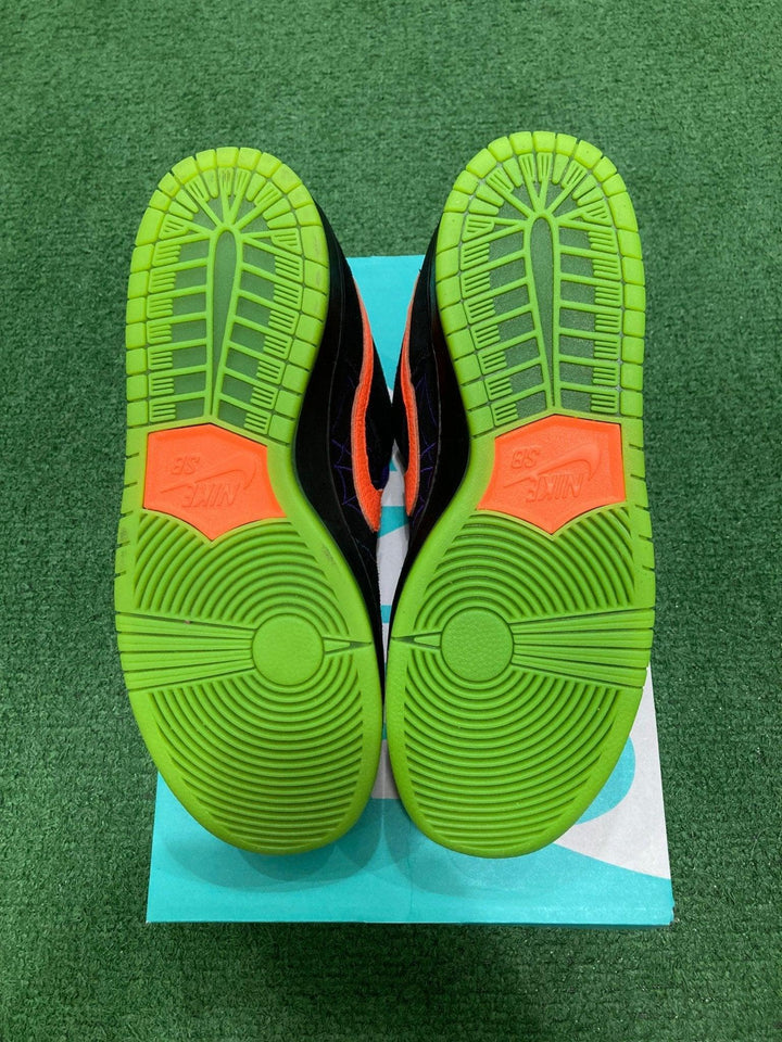 Nike SB Dunk Low Night of Mischief Halloween