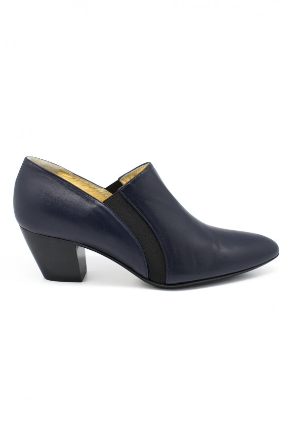 Navy blue shoe with a block heel on a white background