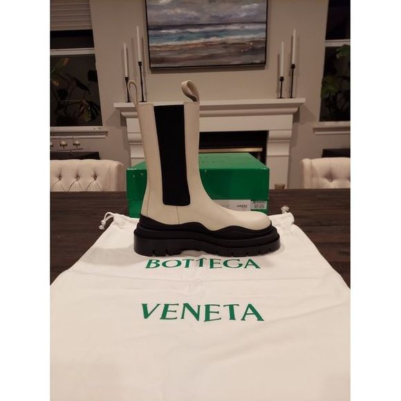 Bottega Veneta Women Off-White Rubber-Trimmed Leather Chelsea Boots/Booties