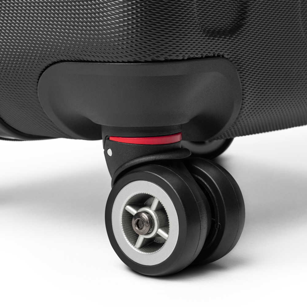 S7 Carbon Signature Hard-Shell Suitcase