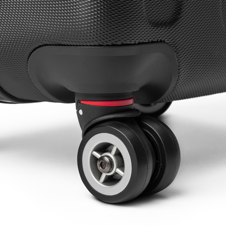 S7 Carbon Signature Hard-Shell Suitcase
