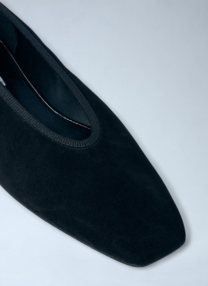 Toteme Women Minimalist Suede Ballerinas Flats